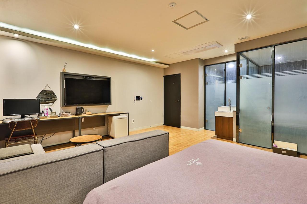 Brown Dot Hotel Jeonggwan Busan Esterno foto