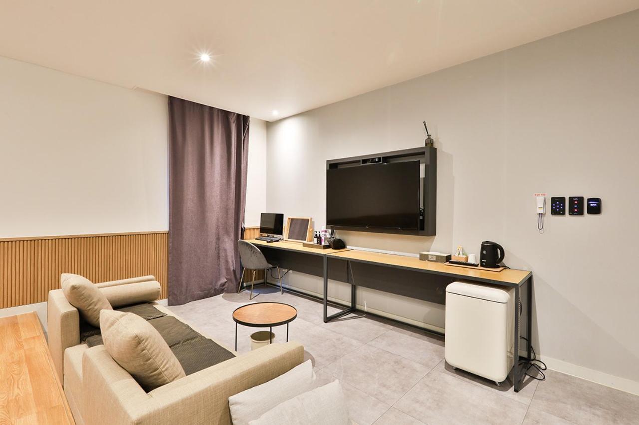 Brown Dot Hotel Jeonggwan Busan Esterno foto