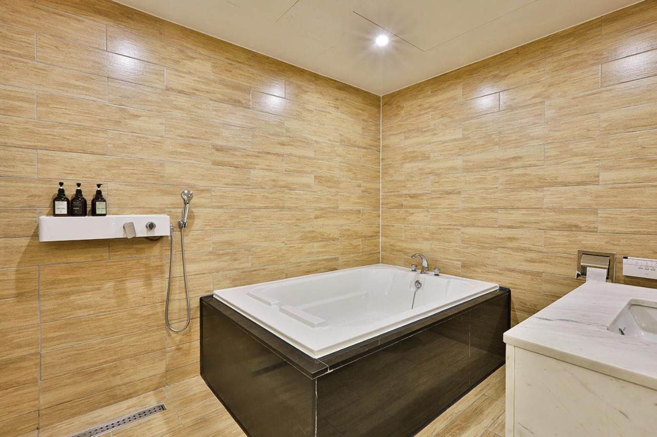Brown Dot Hotel Jeonggwan Busan Esterno foto